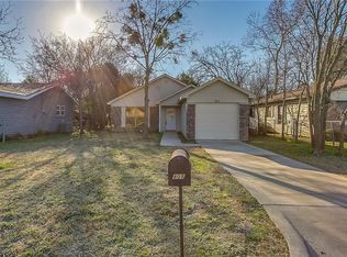 805 Phillips St, Cleburne, TX 76033