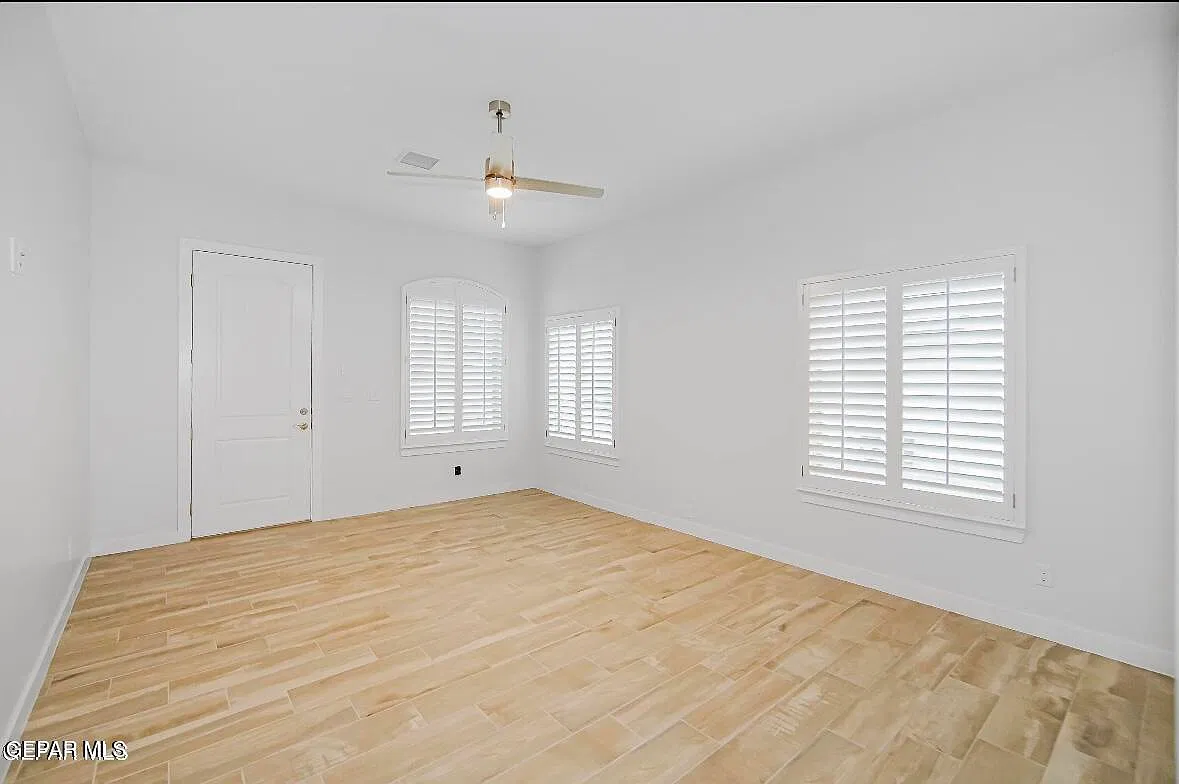 4 bed, 3.0 bath, 2418 sqft, $2,450 — Photo 4