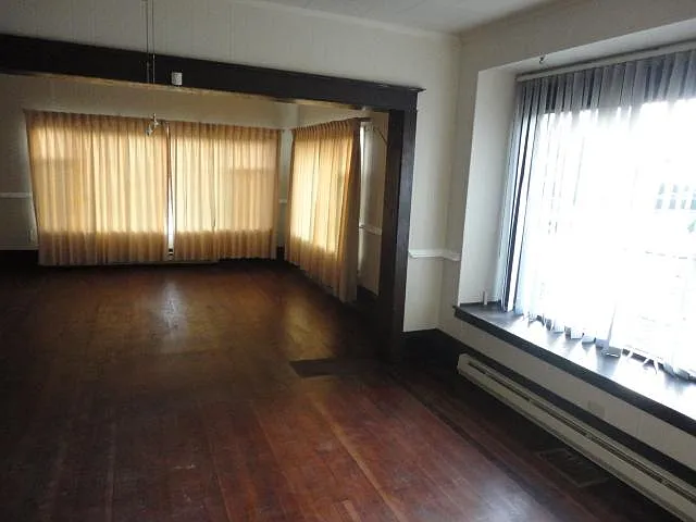 221 Factory Ave N — Photo 3