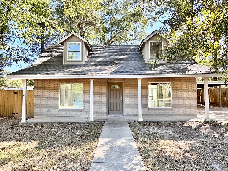 921 Bradleys Bnd — Photo 1