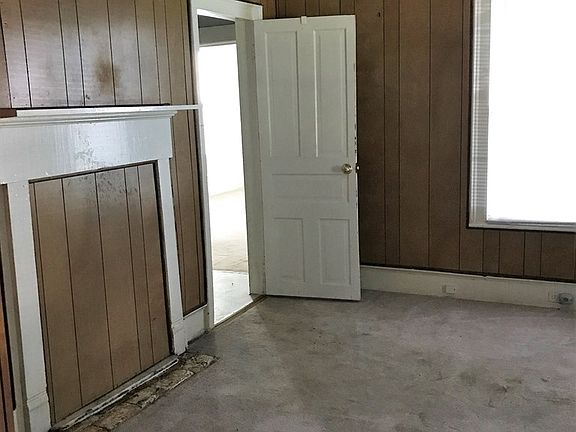 4th image of 102 W South St