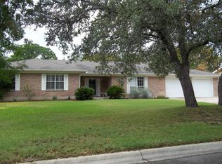 104 Forest Hl, Kerrville, TX 78028