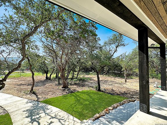 5th image of 197 SPRING MOUNTAIN DR