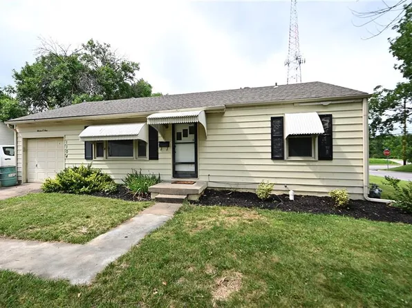 1104 NE 67th Pl, Gladstone, MO 64118