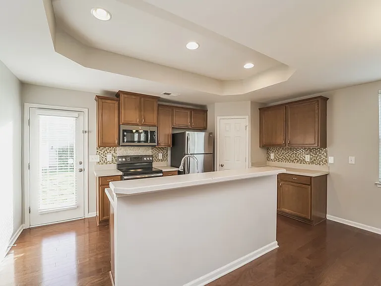 701 Hicklin Dr — Photo 8