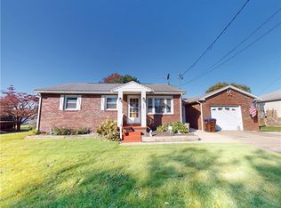 318 Beechwood Ave, Farrell, PA 16121
