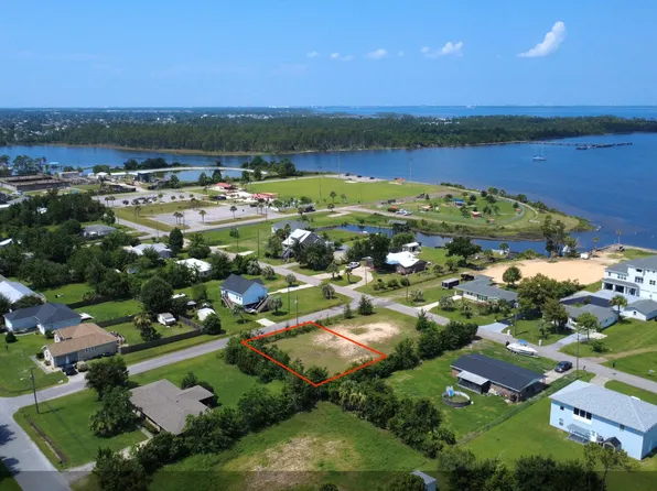 1006 W 3rd St, Lynn Haven, FL 32444