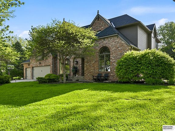 3rd image of 1024 Stone Creek Dr
