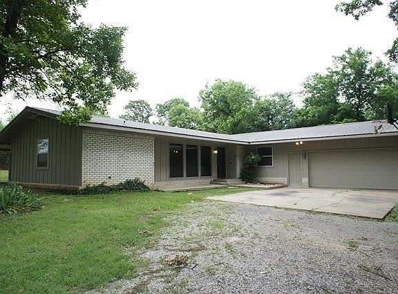 3rd image of 10083 Gum St