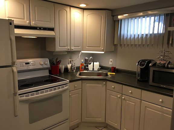 3rd image of 11 Eleanor Dr
