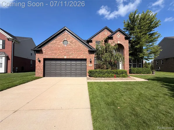 49894 Bloomsbury Ln, Macomb, MI 48044