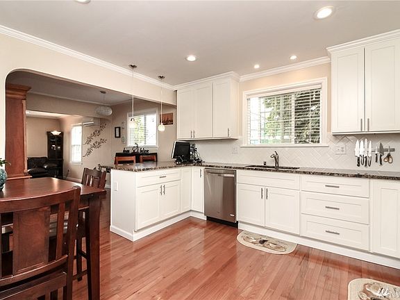 4th image of 822 E 61st St