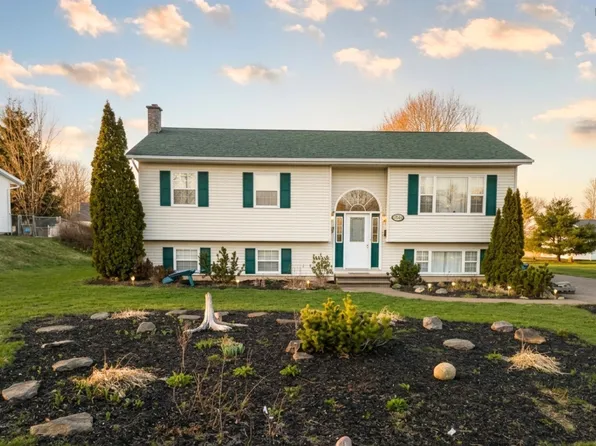 1030 Club Cres, New Minas, NS B4N 4Z5