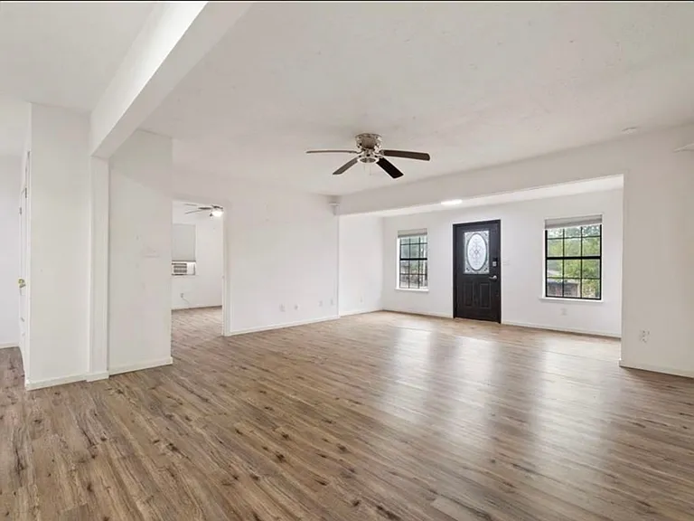 301 Franklin St — Photo 2