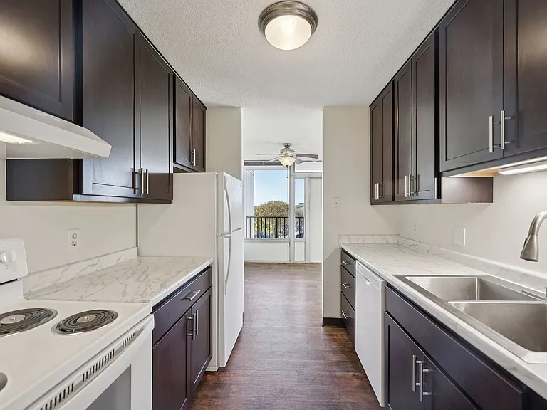 Thornton Place Apartments — Photo 15