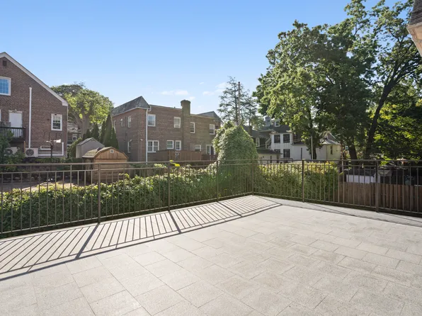 6158 Liebig Avenue image 7 of 9