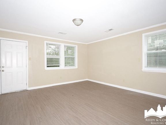 5th image of 2909 Flora Ave
