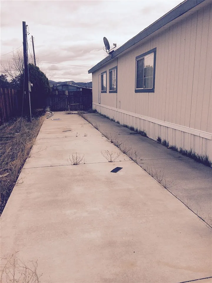 3360 Dale Dr photo 1