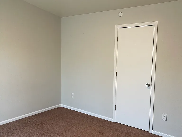 408 S Van Buren St #8 — Photo 16