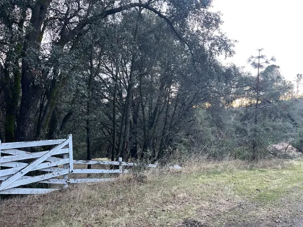 Crystal Cove Ln, Mariposa, CA 95338