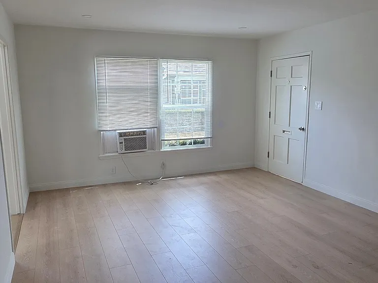 7026 Hazeltine Ave — Photo 7