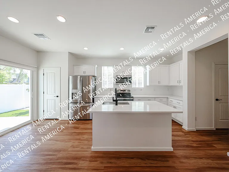 16875 N 12th St #33 — Photo 17