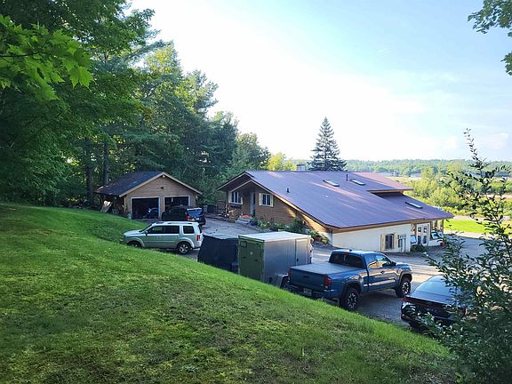 4th image of 42 + 44 Gilford East Drive