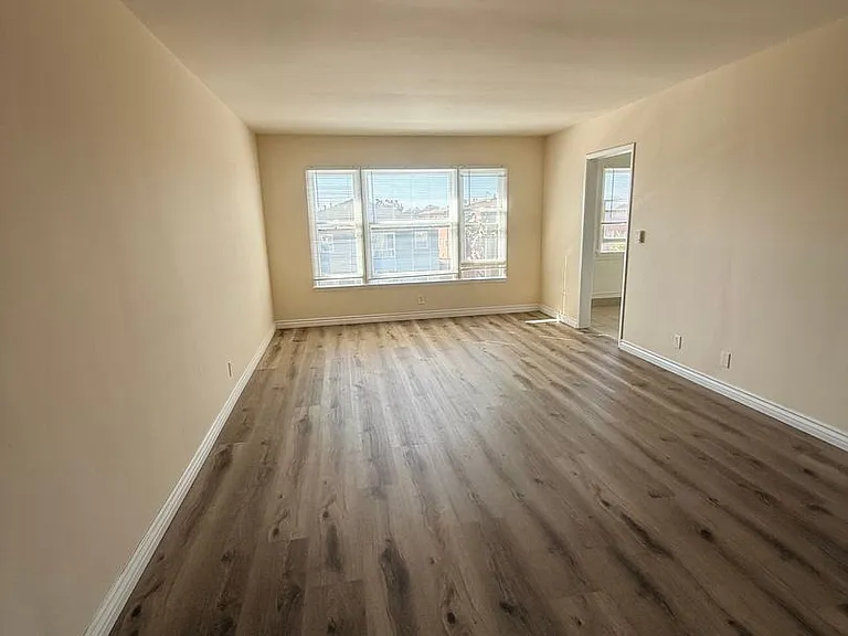 4156-4164 Somerset Dr — Photo 1