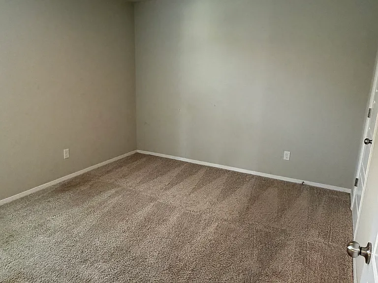 863 E Sparrow Cir — Photo 16