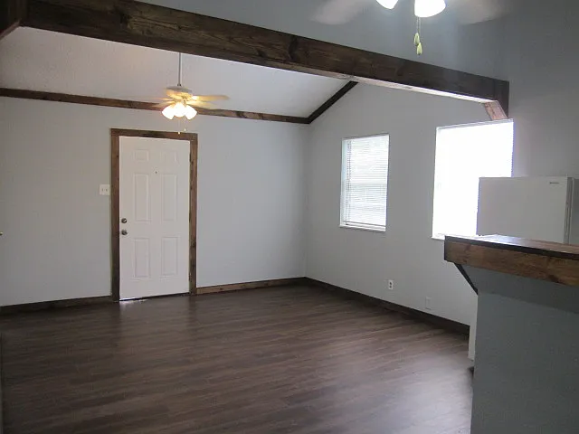 1210 N Oak St — Photo 11