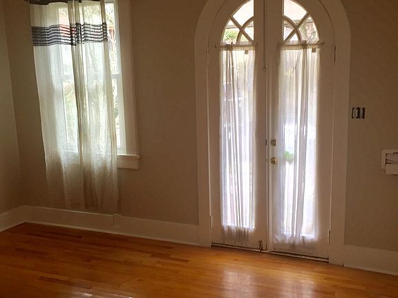 3rd image of 909 Wilson Dr