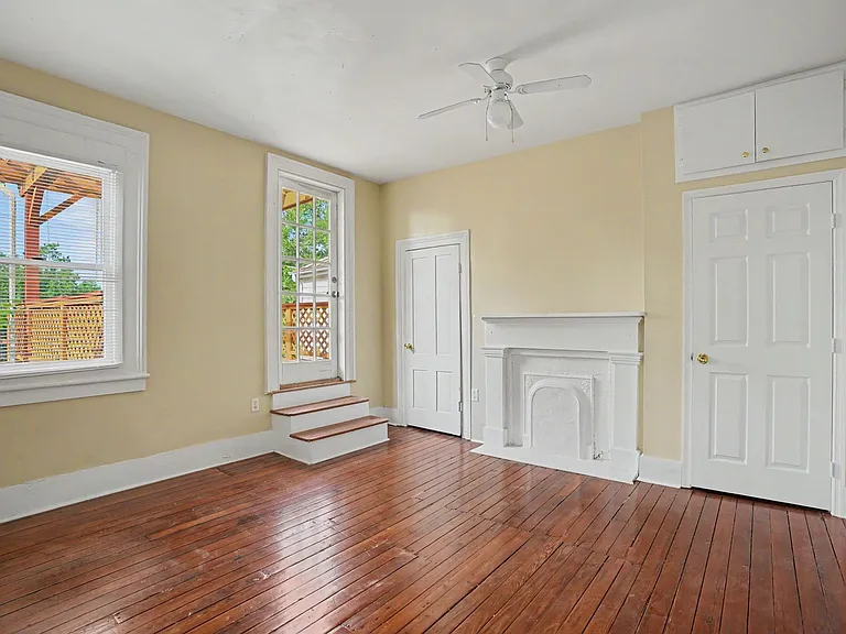 121 W Duffy St — Photo 25