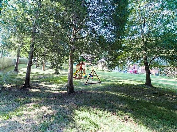 5th image of 104 Tall Pine Cir