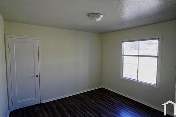 4th image of 7908 Macarthur Blvd #7908