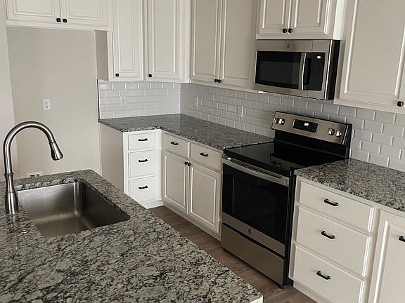 4th image of 325 Sophia Ln
