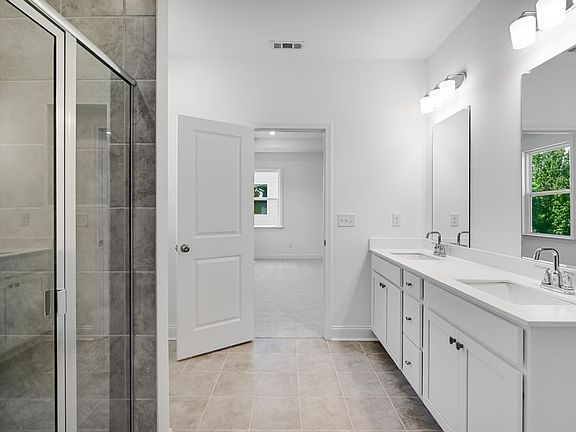5th image of 82 Sheryl Way