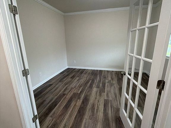 3rd image of 1008 Fairbrae Ln