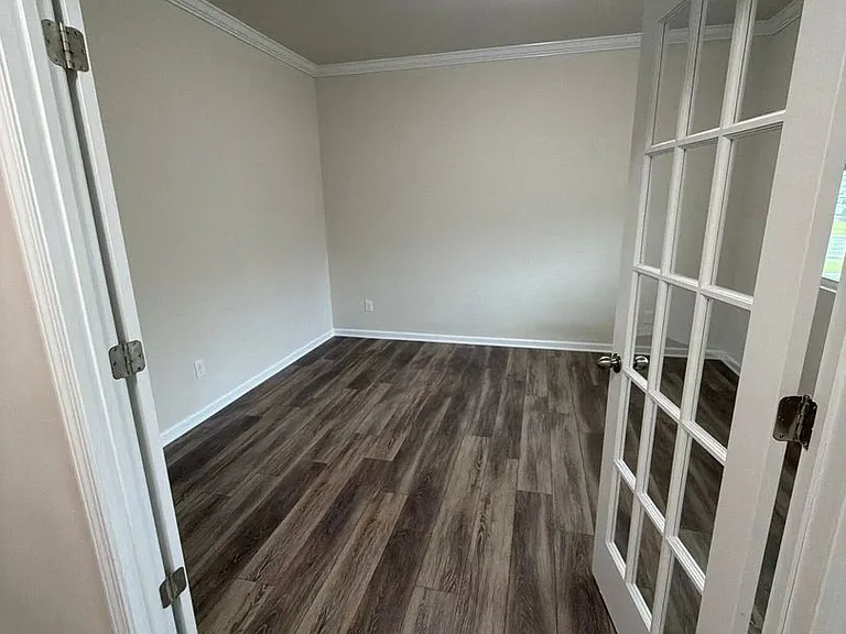 1008 Fairbrae Ln — Photo 3