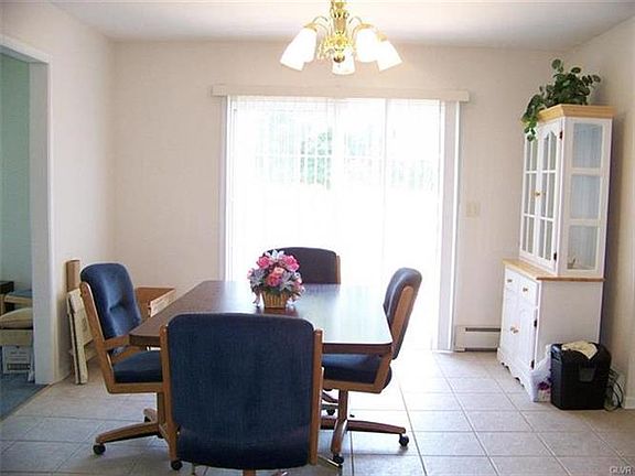 3rd image of 6 Monmouth Ct