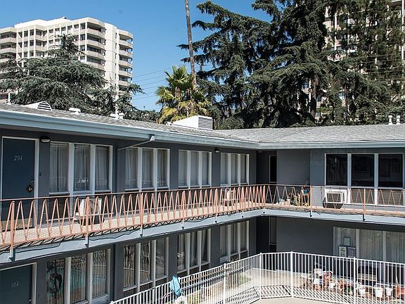 4th image of 4402 Los Feliz Blvd #202