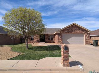 2404 Cobblestone Cir, Clovis, NM 88101