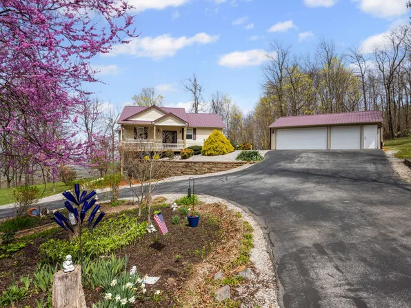 300 Iron Gap Rd, Belvidere, TN 37306