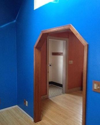 2nd image of 128 E Iddings St