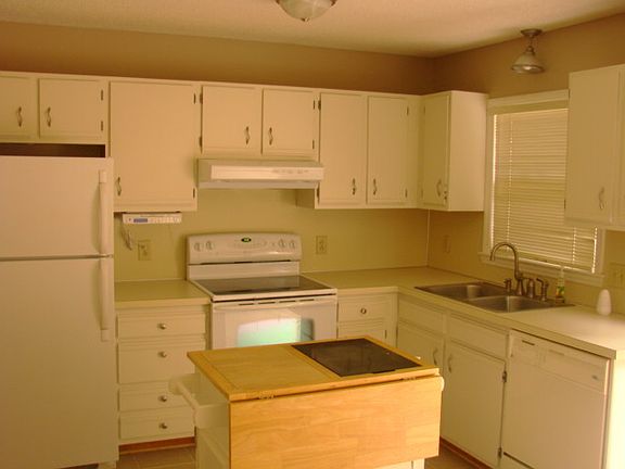 2nd image of 102 Brandywine Dr NE