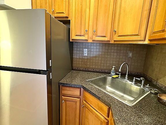 5th image of 415 E 80th St APT 1J