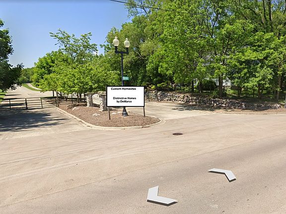 2nd image of 285 Rolling Oaks Dr