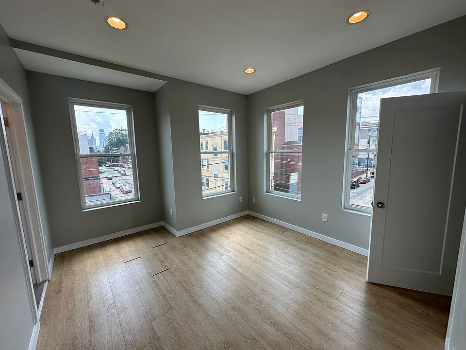 1st image of 1507 W Oxford St #C