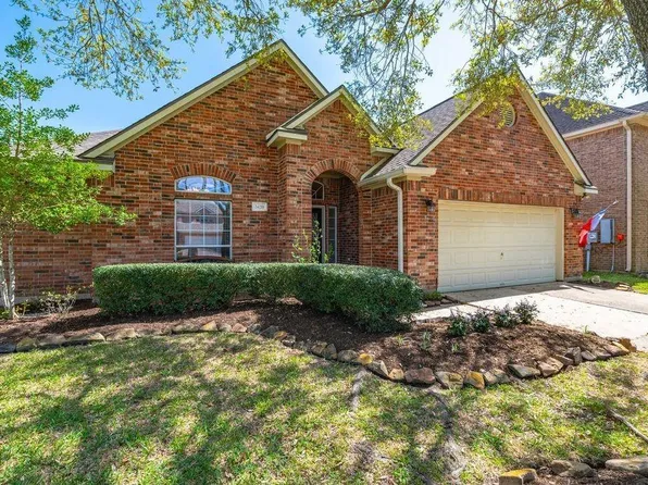 2438 Sullivan Ln, Dickinson, TX 77539