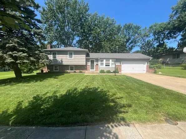 8938 Knox Ln, Overland Park, KS 66212