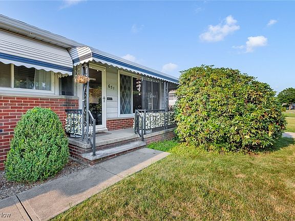 4th image of 651 E Meadowlawn Blvd